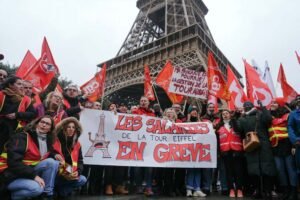 फ्रांस में खर्च कटौती के विरोध में भूचाल: 200 शहरों में हड़ताल, एफिल टावर रहा बंद