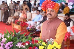 मुख्यमंत्री डॉ. यादव ने मोबाइल से क्यूआर कोड स्कैन कर लांच किया इंदौर पुलिस का चेटबॉट