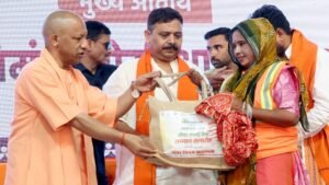 स्वच्छताकर्मियों का कोई शोषण नहीं कर पाएगा, जल्द ही उनके अकाउंट में आएंगे 16 से 20 हजार रुपयेः मुख्यमंत्री