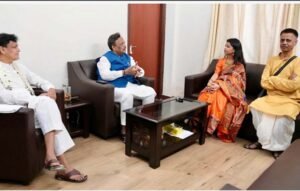 BJP नेताओं से मुलाकात के बाद मैथिली ठाकुर ने दिया सियासत में आने का संकेत, बताई संभावित सीट