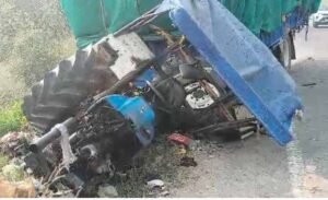 फगवाड़ा हादसा: इनोवा और ट्रैक्टर-ट्रॉली की भीषण टक्कर, देखिए कैसे उड़ गए वाहन