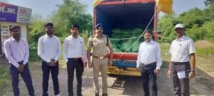 खाद का अवैध परिवहन करने पर थाना नौगांव में 2 लोगों पर एफआईआर