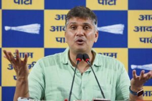 दिल्ली के सरकारी अस्पतालों में दवा संकट! मरीजों के परिजन मुफ्त दवाओं के लिए भटकते नजर आए