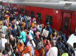 छठ पर्व के बाद घर लौटें आराम से, रेलवे चला रहा स्पेशल ट्रेन सेवाएँ