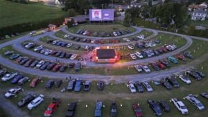 रायपुर में मेट्रो स्टाइल एंटरटेनमेंट: सेंध लेक में शुरू हुआ ड्राइव-इन मूवी कल्चर, वीकेंड पर DDLJ और Mohabbatein की स्क्रीनिंग