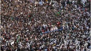 भारी तनाव के माहौल में उस्मान हादी को सुपुर्द-ए-खाक, इंकलाब मंच ने यूनुस सरकार को दिया 24 घंटे का अल्टीमेटम