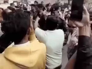 गृहमंत्री विजय शर्मा के बंगले के सामने पहुंचे CAF कैंडिडेट्स, खाली पदों पर भर्ती की मांग