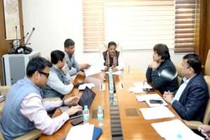 स्वास्थ्य उपकरणों की उपलब्धता के साथ उपयोग की सतत मॉनिटरिंग करें : उप मुख्यमंत्री शुक्ल