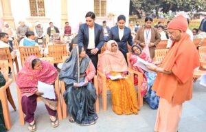 आनुष्ठानिक व्यस्तता में भी मुख्यमंत्री ने जारी रखा जनसेवा अनुष्ठान