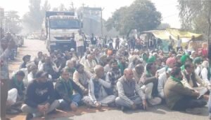 Yamunanagar: टूटी सड़क से परेशान किसानों ने कुरुक्षेत्र रोड पर लगाया जाम, सरकार के खिलाफ नारेबाजी