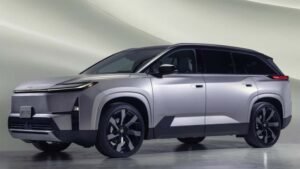 Toyota की पहली 3-रो इलेक्ट्रिक SUV लॉन्च, भारत में एंट्री की संभावना