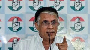 कांग्रेस ने PM मोदी के लिए बुक किया फ्लाइट टिकट, कहा- बस प्लेन में बैठिए, लोग इंतजार कर रहे