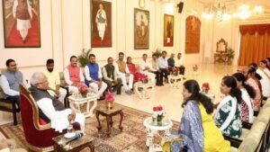 राज्यपाल  पटेल से केरल राज्य के पार्षदगणों ने की मुलाकात