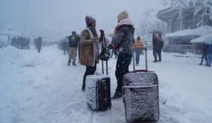 पहाड़ों में बदला मिजाज, गर्मी के बीच बारिश और बर्फबारी के संकेत