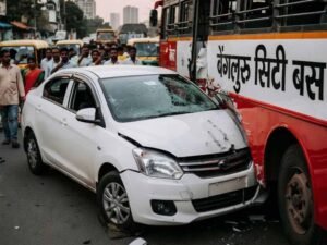 बेंगलुरु में बस से टकराई तेज रफ्तार कार, 5 लोगों की मौत