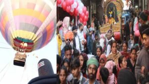 आस्था और आध्यात्म का संगम, 20 फीट ऊंचे शिवलिंग पर हॉट एयर बैलून से पुष्प वर्षा