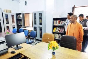 सीएम योगी ने गुरु गोरखनाथ महाविद्यालय में किया पौधरोपण