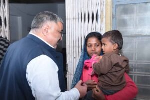 CM विष्णु देव साय के जन्मदिवस पर लखनपुर में विशेष पूजा-अर्चना, मंत्री राजेश अग्रवाल ने मरीजों को बांटे फल