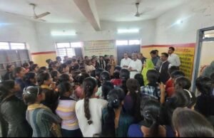 कच्ची रोटियां देख भड़के केंद्रीय मंत्री खटीक, बोले– अपनी बेटी समझकर खिलाओ खाना