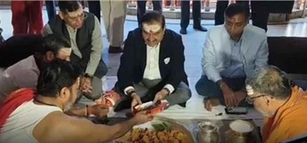 गौतम अडानी ने बाबाधाम मंदिर में टेका माथा, भोलेनाथ का लिया आशीर्वाद