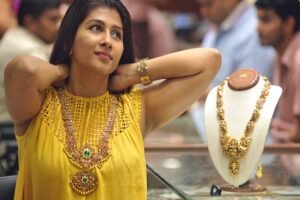 Gold-Silver Price Update: चांदी में बड़ी गिरावट, रिकॉर्ड हाई से ₹1.59 लाख तक लुढ़की