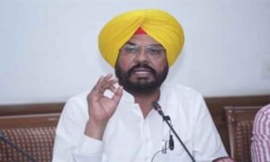 सुखबीर बादल पर धालीवाल का हमला, बोले– दोहरी राजनीति से पंजाब को गुमराह कर रहे