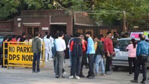 ये कैसा संतुलन मीलॉर्ड? CBSE फिजिक्स पेपर पर बवाल, बोर्ड के खिलाफ दायर हुई PIL