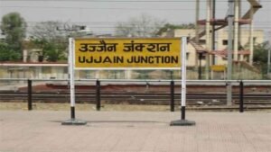 उज्जैन रेलवे स्टेशन पर 31 ट्रेनों के प्लेटफार्म बदले, महाकाल दर्शन को आए श्रद्धालुओं की बढ़ी मुश्किलें