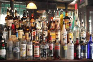Desi Alcohol Price Hike: यूपी में 1 अप्रैल से देशी शराब के दाम में ₹5 की बढ़ोतरी