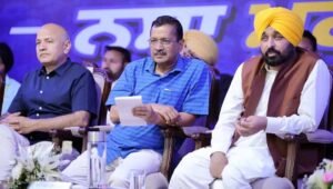 AAP में बड़ा संकट: 7 राज्यसभा सांसदों के जाने के बाद सिसोदिया ने बुलाई इमरजेंसी बैठक