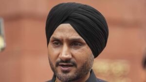 हरभजन सिंह पहुंचे हाईकोर्ट, सुरक्षा बहाल करने की मांग; HC ने केंद्र और पंजाब सरकार को भेजा नोटिस