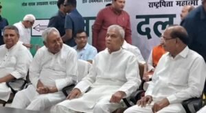 इस्तीफे के बाद जेडीयू कार्यालय पहुंचे नीतीश कुमार, कार्यकर्ताओं ने किया भव्य स्वागत