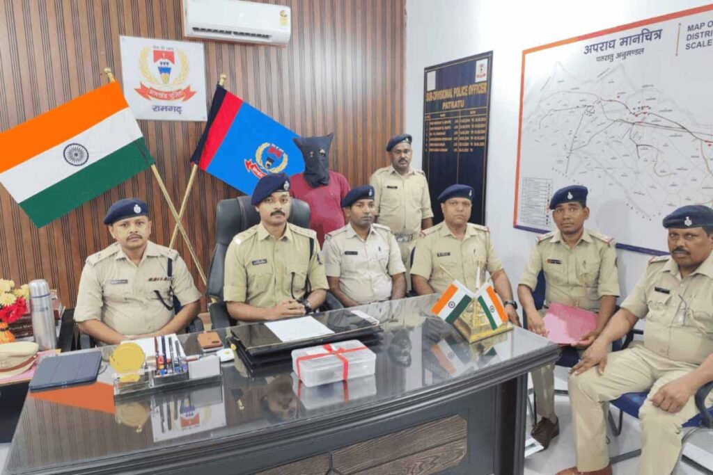 रामगढ़ में अवैध हथियार के साथ युवक गिरफ्तार, 9 एमएम पिस्टल बरामद