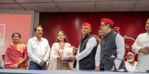 लखनऊ में सपा मुखिया का चुनावी मोड, पीड़ित परिवार को 5 लाख की मदद का ऐलान
