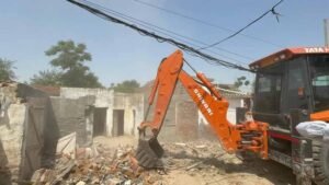 नशे के खिलाफ सख्त कार्रवाई, Bathinda में तस्कर की अवैध इमारत पर चला बुलडोजर