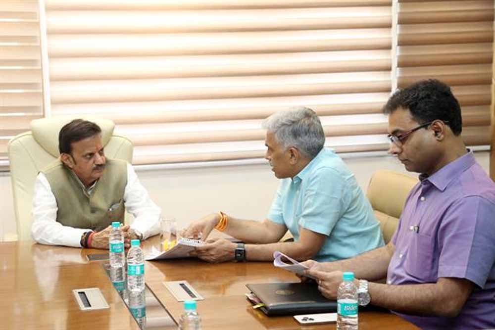 कार्यों की नियमित मॉनिटरिंग कर समयबद्ध क्रियान्वयन करें सुनिश्चित: उप मुख्यमंत्री  शुक्ल