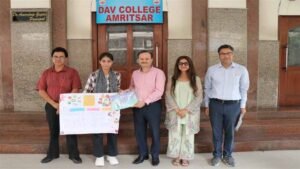 स्वास्थ्य जागरूकता का संदेश: DAV कॉलेज में पोस्टर प्रतियोगिता ने खींचा सबका ध्यान