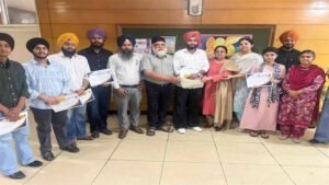 वर्सिटी कॉलेज में पगड़ी सजाने का कॉम्पिटिशन