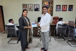 आर्थिक तंगी से रंजना की छुटी पढ़ाई, उप मुख्यमंत्री  विजय शर्मा के सहयोग से फिर होगी शुरू उप मुख्यमंत्री  विजय शर्मा