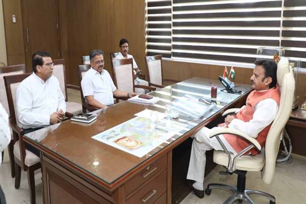 स्वास्थ्य सेवाओं को सुदृढ़ बनाने भर्ती प्रक्रियाओं को प्राथमिकता के साथ समय पर करें पूर्ण: उप मुख्यमंत्री  शुक्ल