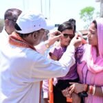 जब मुख्यमंत्री उतरे मैदान में: सुशासन तिहार में बच्चों संग खेला क्रिकेट, बढ़ाया हौसला