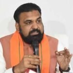 बिहार में लापरवाह अफसरों पर कार्रवाई शुरू, मुजफ्फरपुर के राजस्व अधिकारी सस्पेंड
