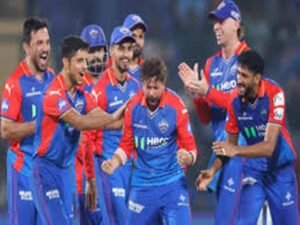 IPL 2026: DC vs RR मुकाबला, प्लेऑफ की जंग में कौन मारेगा बाजी?