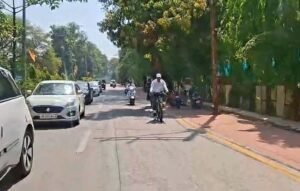 सरकारी गाड़ी छोड़ साइकिल से कोर्ट पहुंचे हाईकोर्ट जज, सादगी ने जीता लोगों का दिल