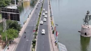 सादगी की मिसाल: सिर्फ 8 गाड़ियों के काफिले में निकले CM मोहन यादव, मंत्रियों ने भी घटाया लाव-लश्कर