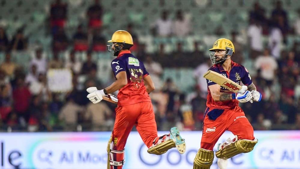 RCB vs KKR: विराट कोहली का ऐतिहासिक धमाका, रोहित-धोनी को छोड़ा पीछे