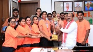उप मुख्यमंत्री अरुण साव से फेडरेशन कप मिक्स्ड नेटबॉल चैंपियनशिप में रजत पदक जीतने वाले खिलाड़ियों ने की मुलाकात