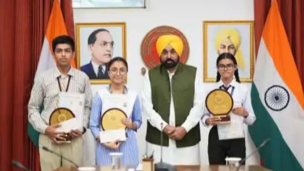 पंजाब बोर्ड टॉपर्स से मिलेंगे CM मान, सम्मान के साथ देंगे स्कॉलरशिप चेक