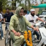 खंडवा में विधायक कंचन तनवे की साइकिल यात्रा चर्चा में, महापौर अमृता यादव ई-कार के साथ हुईं शामिल