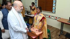 केंद्रीय गृहमंत्री अमित शाह ने चखा बस्तर की इमली का स्वाद बोले यहां की इमली का स्वाद खट्टा नहीं बल्कि मीठा